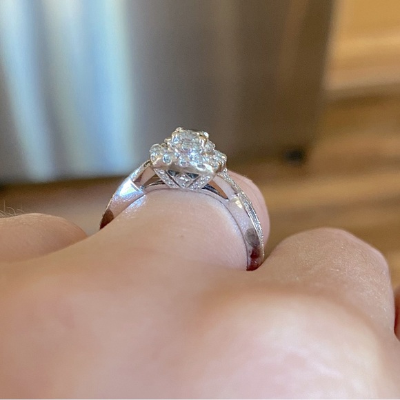 Neil Lane Engagement Ring - Picture 4 of 8